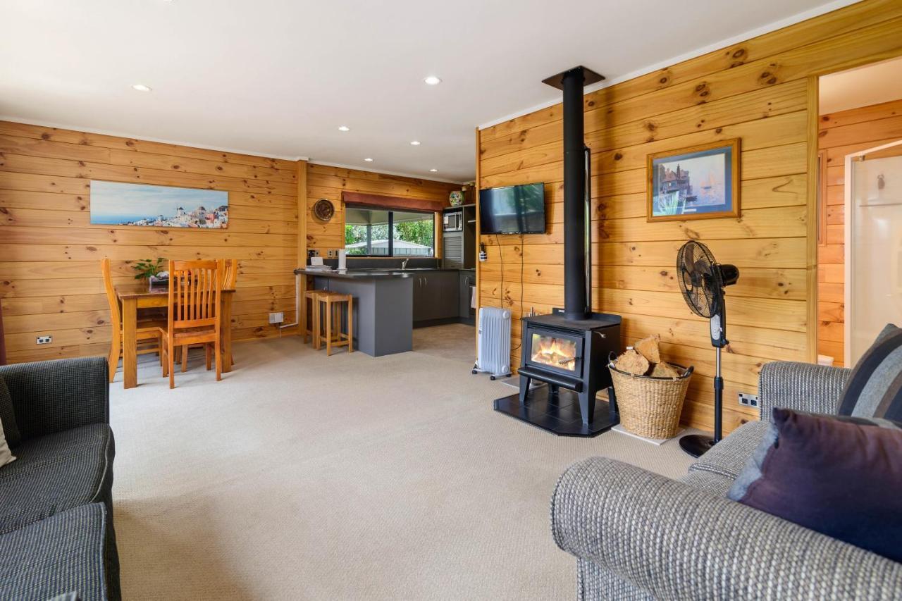 Ngongotaha Lakeside Lodge 外观 照片